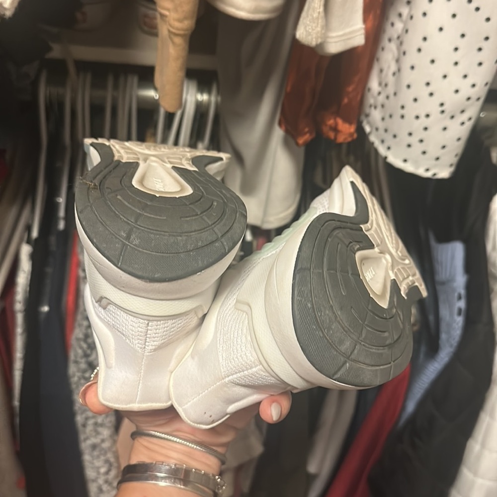 Adidas - Picture 2 of 4